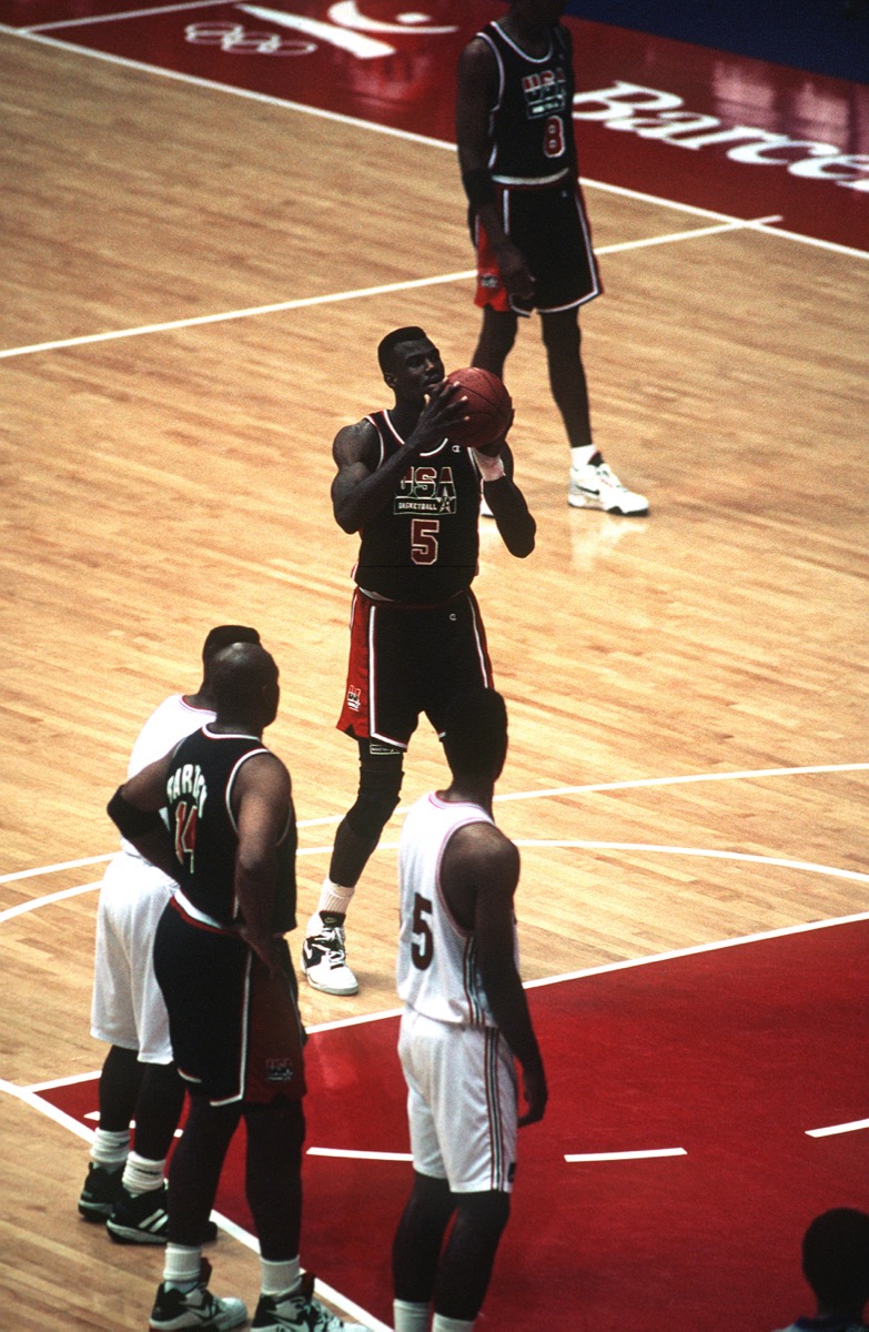 1992梦之队全纪录:乔丹与史上最强阵容如何以场均44分差横扫巴塞罗那奥运会